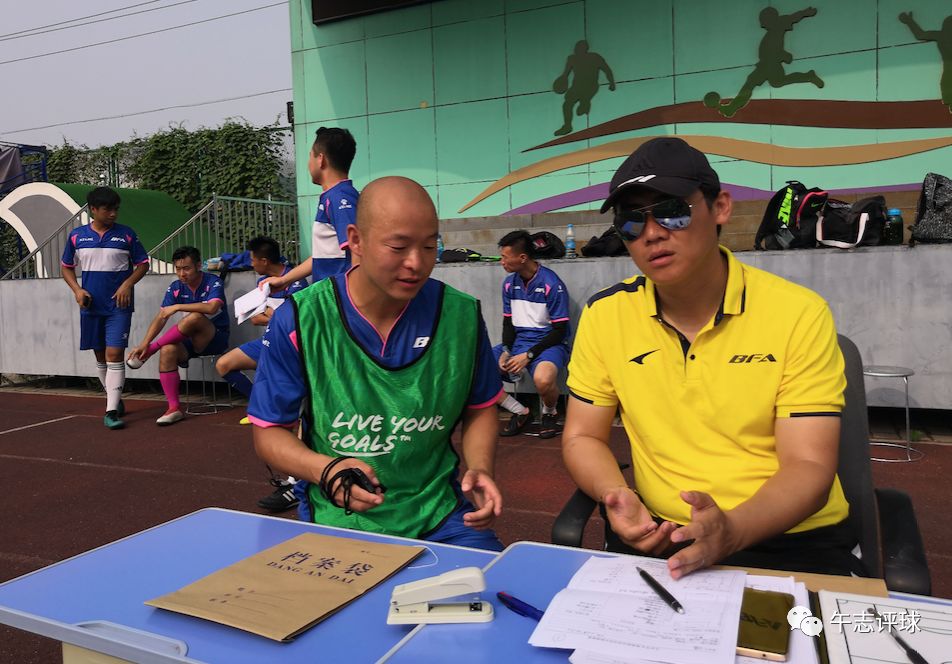 读“董”足球第255期——炎炎夏日球场上的另一种激情