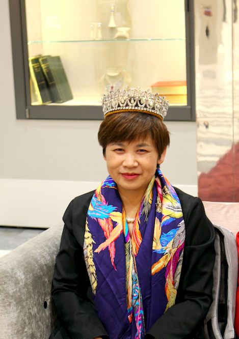 作为客户经理，她三次自费跟随宜信财富商学院海外游学