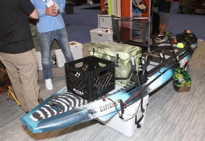 不要再愁着买车了，买艘最新的皮划艇去自由钓鱼