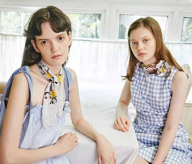 一条丝巾，省下90%的购衣钱