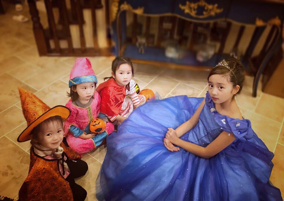 多多和双胞胎合照,多多和妹妹视频