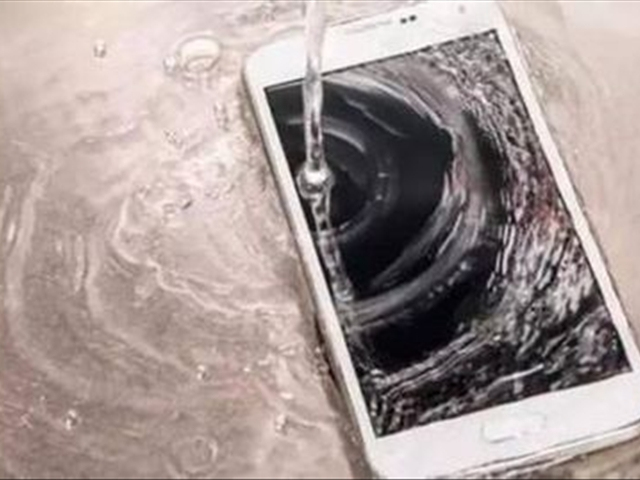 手机落水了有什么办法可以拯救,手机落水该怎么办