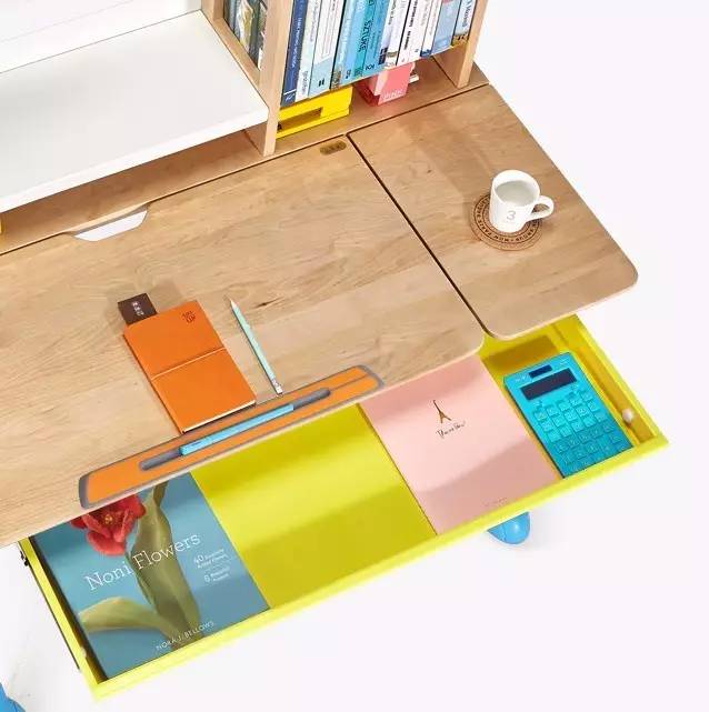 学习区必备|高品质高颜值,高性价比的2平米学习桌,搭配台灯、书包更实惠。