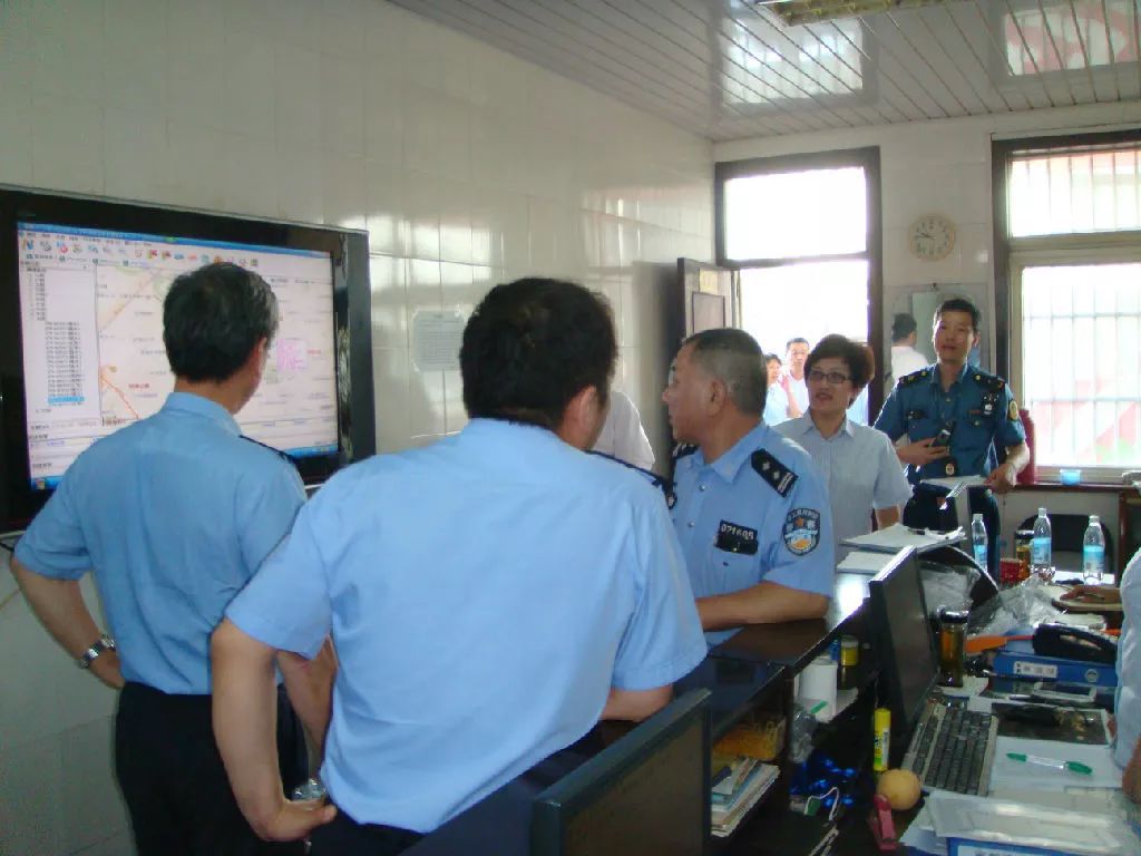 上海交通执法开展全方位安全整治,上海警方交通整治