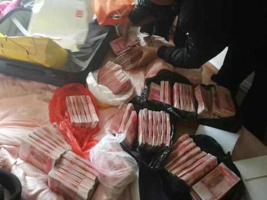 出售淫秽视频2000部怎么定罪,出售淫秽网站牟利判刑案例