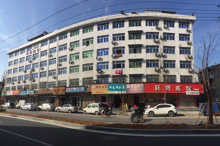 老爷爷农村老房翻新改造,瞿溪路老城区改造