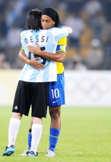 奥运赛场不乏经典对决，谁说奥运足球就是鸡肋？