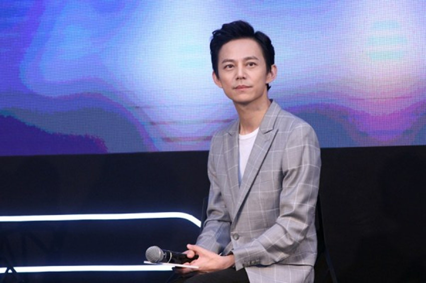 快乐大本营何炅老师怎么称呼嘉宾,何炅何老师的真实年龄是多少