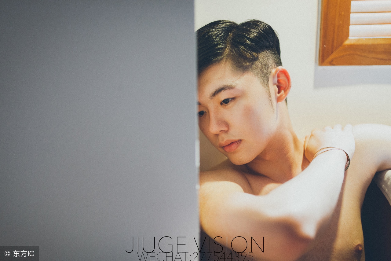 “嗯，不错，样子很有当年海崖兄的风范，以后必定成为人中龙凤”