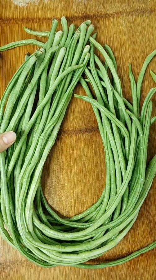 芝麻酱豇豆凉拌怎么做好吃又简单,生豇豆香菜辣椒凉拌做法大全家常