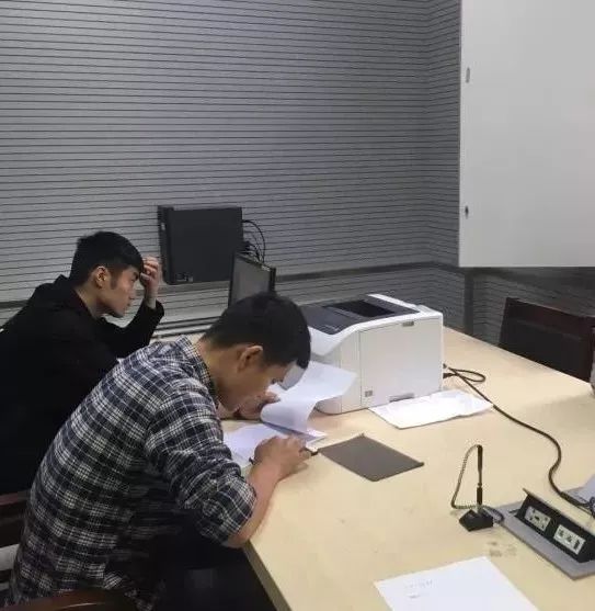 「净网2018」在朋友圈卖羞羞小视频，上百人被抓获，大多数是女性，金华警方破获大案