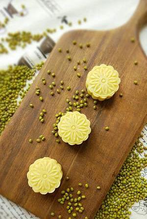 特别适合夏天的解暑绿豆糕,绿豆冰糕绿豆糕的家常做法