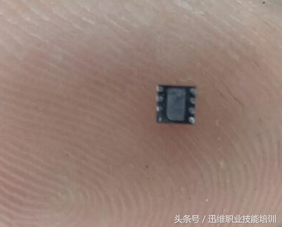 同行邮寄苹果笔记本，开机出现“带问号的文件夹”，大神一根线救活