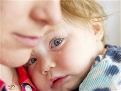 宝宝摔着头怎么判断有问题没,宝宝摔着了怎么处理