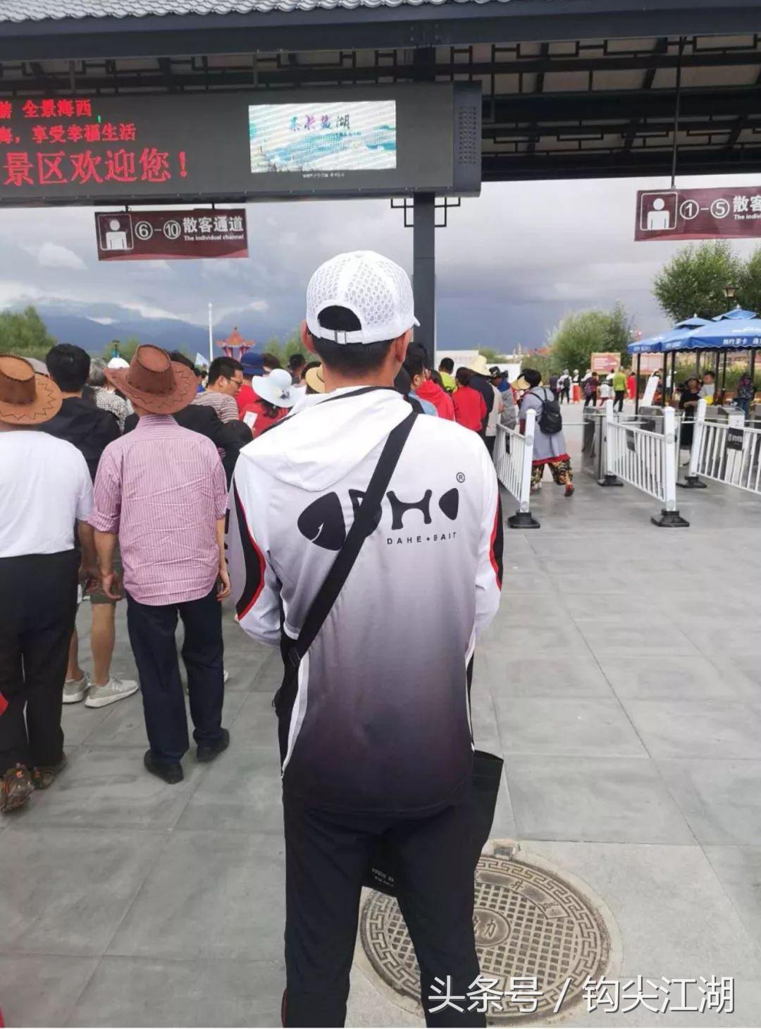 野钓日常钓鱼的乐趣只有钓鱼人懂,和钓友一起看钓鱼经验分享