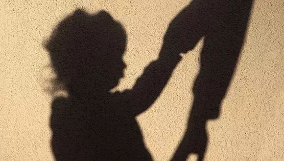 “妈妈，求你了，我不想去……”男老师对女孩子竟然做出这种事！