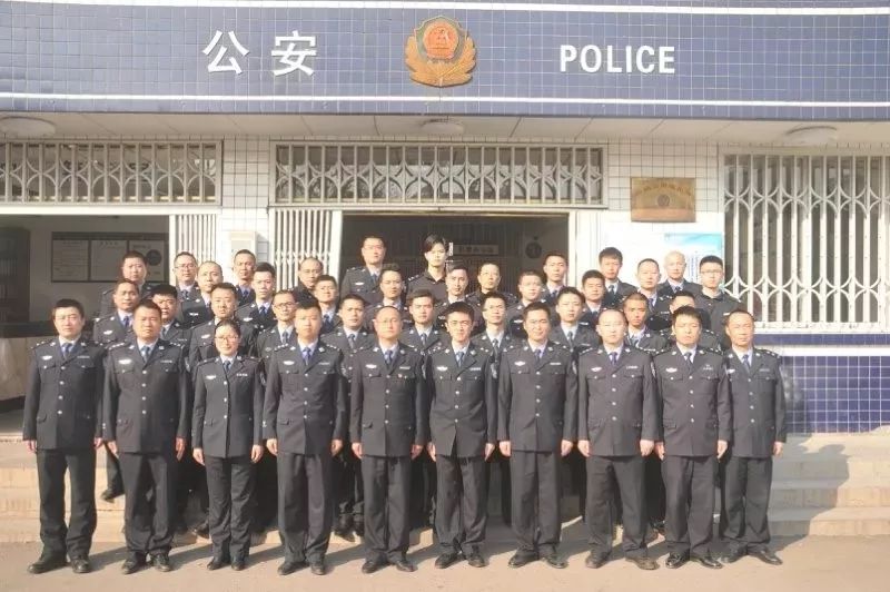 四川仁寿逃犯砍人系误以为仇人藏身派出所疯狂报复！今天，全城洒泪送英雄