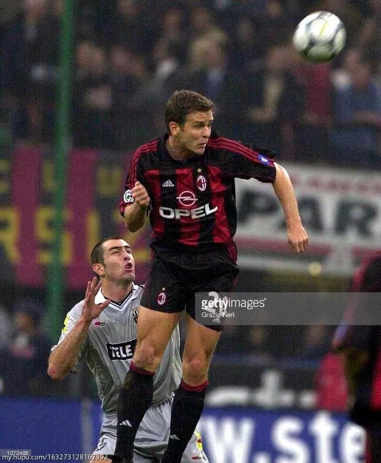 力压战神巴蒂的头球帝皇比埃尔霍夫