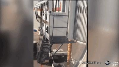 日本机场行李箱搬运,日本机场地勤搬行李