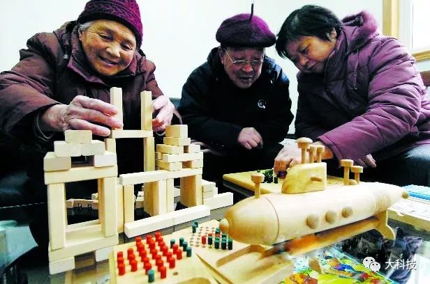 在玩中封杀老年痴呆症