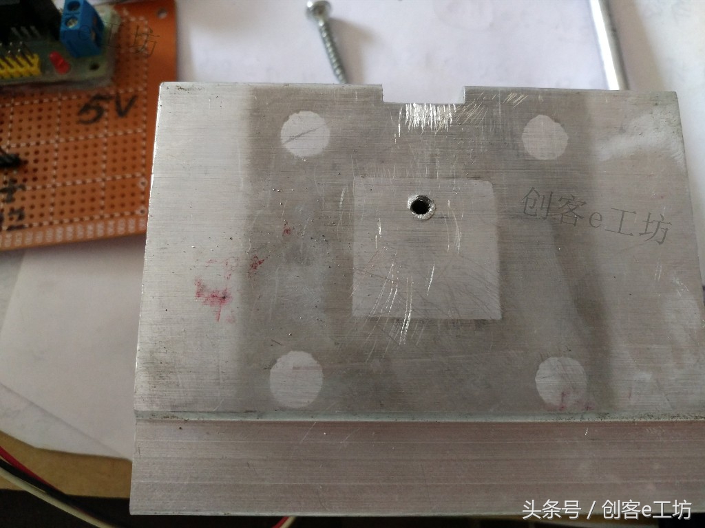 用lm3915芯片做100段音频频谱灯,lm3886t功放最佳供电电压是多少