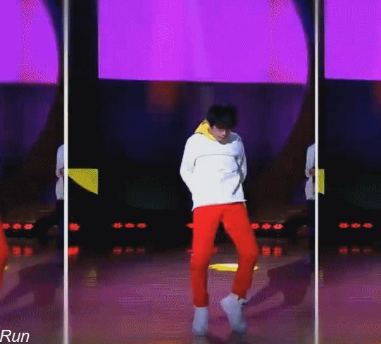 易烊千玺被王俊凯吐槽,易烊千玺和蔡徐坤同框