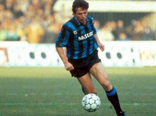 历史最伟大的足球球员是哪一位,足球队最重要的位置是哪一个