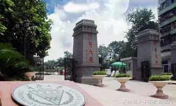 盘点中国十大霸气大学校门，这个“棺材门”却深受学生喜爱