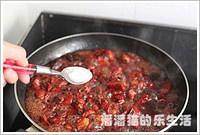 糖醋小排是道江浙名菜，甜酸口儿可以热着吃，可以放凉了当凉菜吃