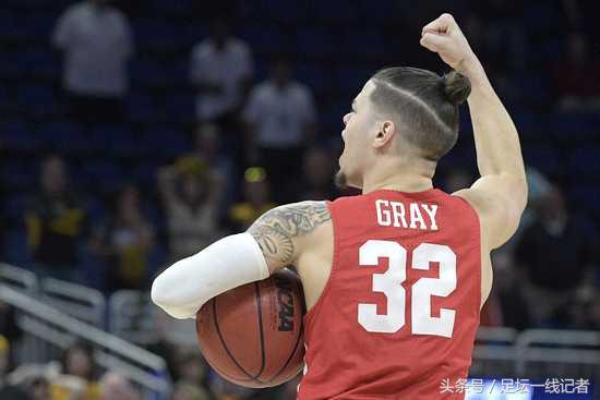 单场39分0助攻的狂躁控卫——火箭新签的小*弹炸**格雷了解一下？