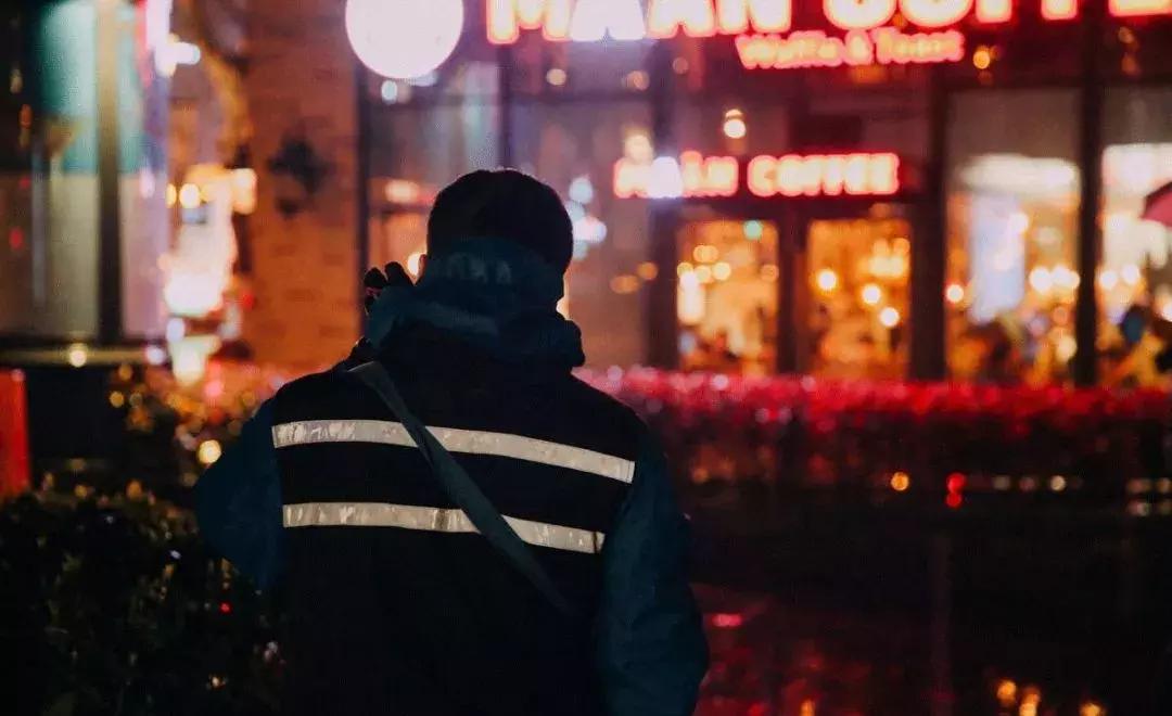 工资5000,还贷7000:深圳人的夜晚,其实比白天更忙