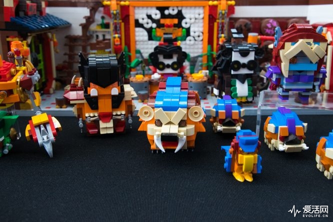 齐聚百名玩家的乐高作品展看高手们拼出一个未来世界