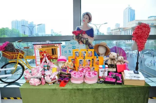 定制礼物、免费大餐？杭州大厦“克拉男神”陪你过七夕！