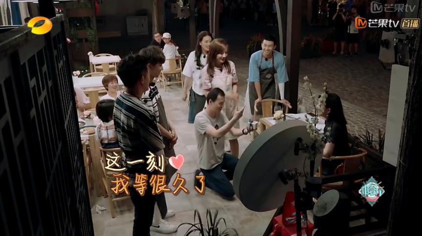 自己在家用手机拍情侣婚纱照,在家如何用手机拍情侣婚纱照