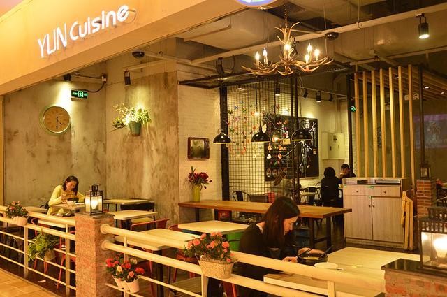 深圳云味馆过桥米线南山茂业店,米线连锁餐饮设计案例