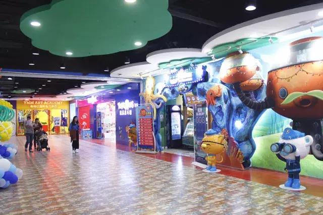 锦华区万达广场潮玩街区,锦华万达主题街区