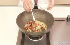 酒糟鱼的家常做法小视频,江西省丰城市白土镇香辣酒糟鱼