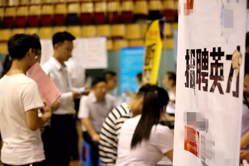 说好名企上班工资两千，结果累死一天才30元！记者暗访，挖出武汉这家公司的惊天秘密……