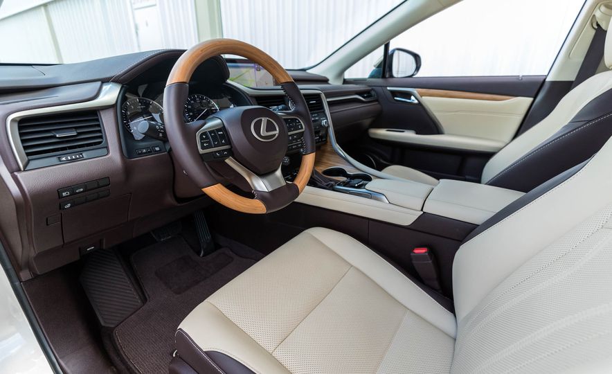 海外体验雷克萨斯RX加长版，仅仅是两个座椅的区别吗？