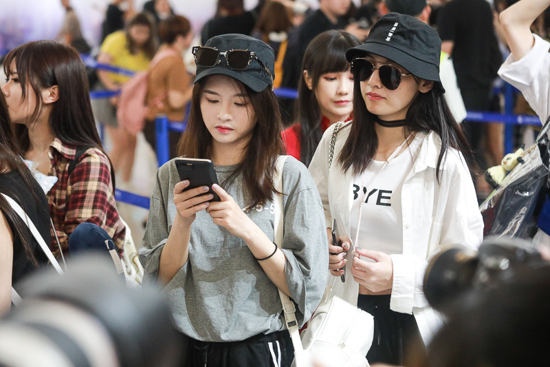 SNH48前往克罗地亚拍摄MV，现身机场引骚动！