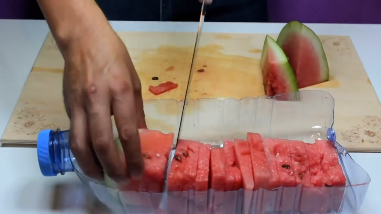 废塑料瓶手工制作大全教程,塑料瓶能做什么手工不用任何工具