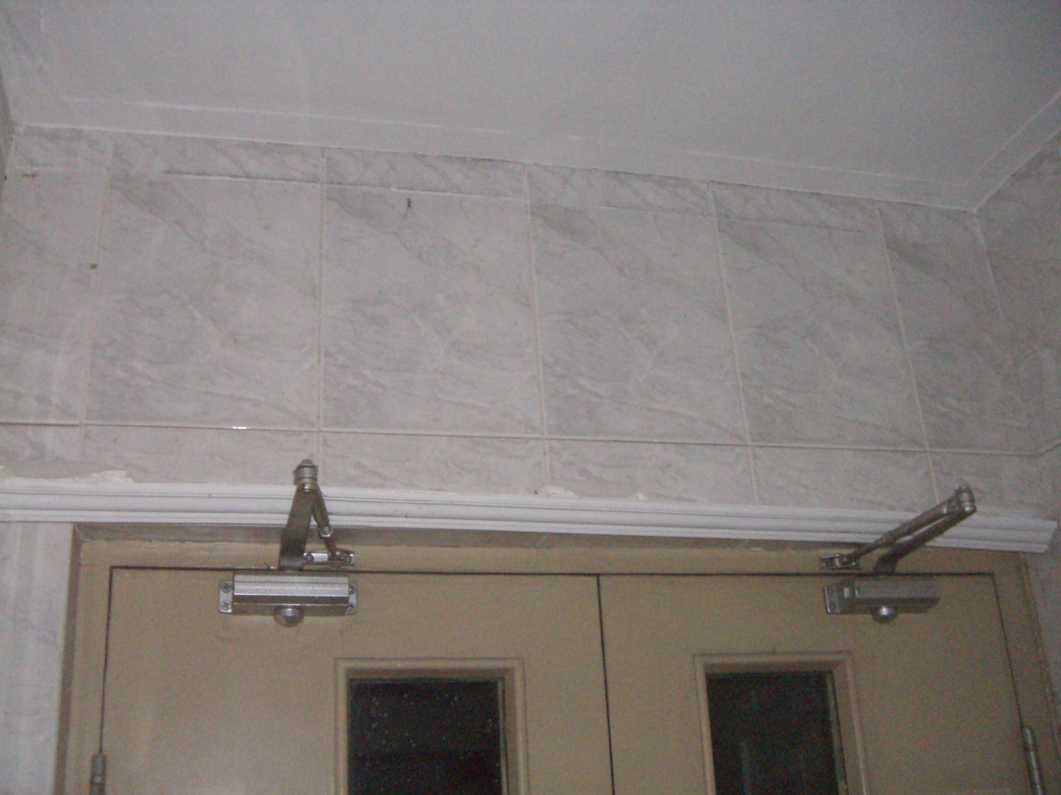 装修房子石膏线开裂怎么回事,装修石膏线边开裂了怎么办