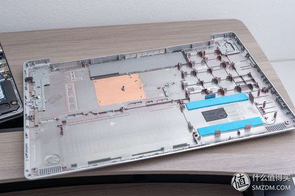 戴尔灵越15-5570怎么样,戴尔灵越5570是窄边框吗