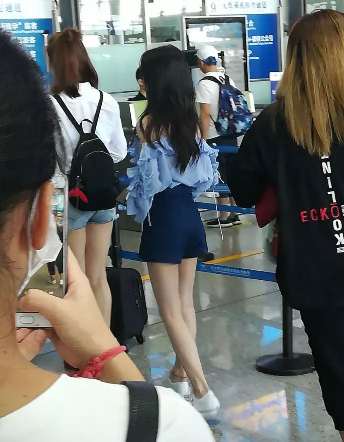 鞠婧祎穿分叉裙,鞠婧祎衣服打结