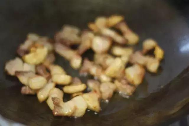 豆瓣酱炒香干的家常做法,芹菜炒香干放不放豆瓣酱