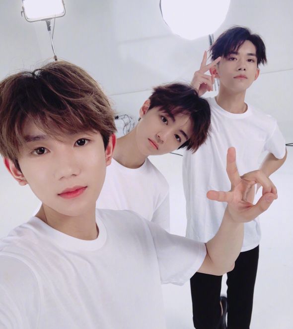 别人应援口号vs贺峻霖应援口号,评论区写下你们家的应援口号吧