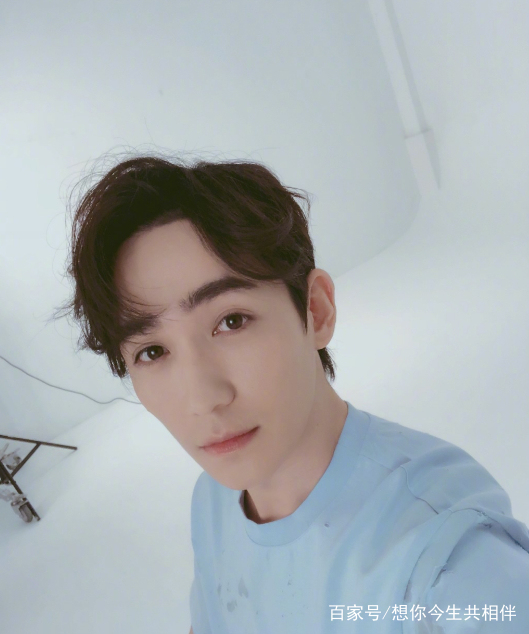 朱一龙对她说:咱俩一起过节吧!然后粉丝们的反应太火爆了