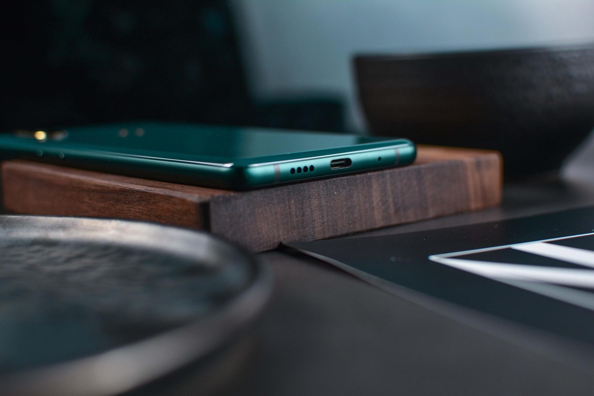 小米青花瓷至臻版,小米翡翠色手机