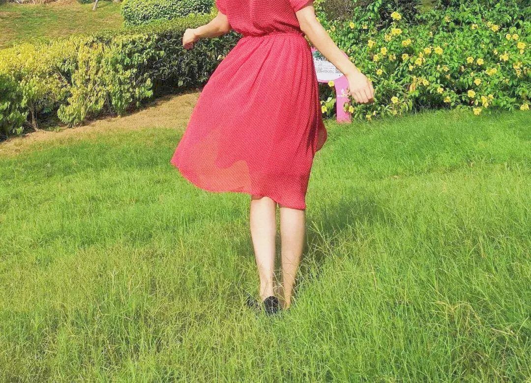 夏末还值得穿的五款连衣裙,秋季的时髦必备款连衣裙