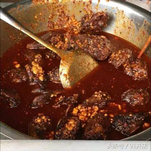 兔头一年卖100万只兔,一天卖200只的兔子